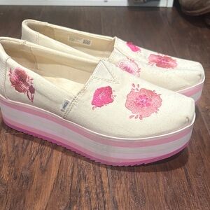 Toms Cream and Pink Floral Platform Slip-Ons